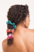 Załaduj obraz do przeglądarki galerii, Image 04: Rio De Sol Chouchou Love-Trip Scrunchie
