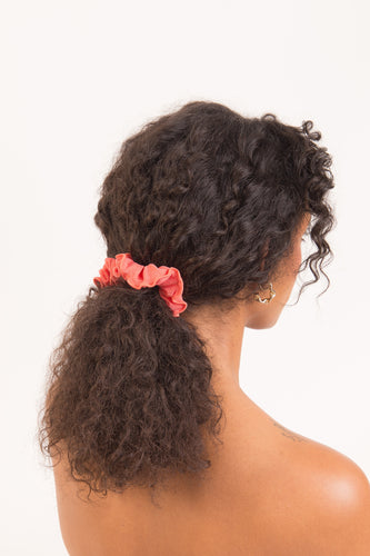 Model Front: Rio De Sol Chouchou Malibu-Nina Scrunchie