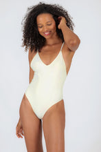Załaduj obraz do przeglądarki galerii, Model Front: Rio De Sol Une Pièce Off-White Hype
