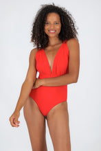 Załaduj obraz do przeglądarki galerii, Model Front: Rio De Sol Une Pièce Rouge Marina
