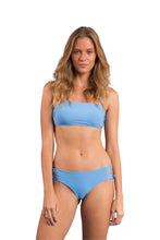 Załaduj obraz do przeglądarki galerii, Model Front: Rio De Sol Ensemble Set Baltico Bandeau-Reto Madrid
