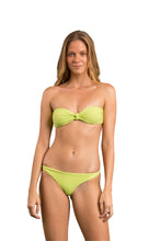 Załaduj obraz do przeglądarki galerii, Model Front: Rio De Sol Ensemble Set Bora-Citrus Bandeau-Joy Leblon
