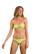 Załaduj obraz do przeglądarki galerii, Image 04: Rio De Sol Ensemble Set Bora-Citrus Bandeau-Joy Leblon
