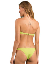 Załaduj obraz do przeglądarki galerii, Image 07: Rio De Sol Ensemble Set Bora-Citrus Bandeau-Joy Leblon
