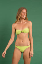 Załaduj obraz do przeglądarki galerii, Image 13: Rio De Sol Ensemble Set Bora-Citrus Bandeau-Joy Leblon
