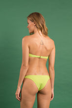 Załaduj obraz do przeglądarki galerii, Image 14: Rio De Sol Ensemble Set Bora-Citrus Bandeau-Joy Leblon
