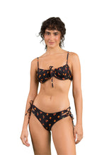 Załaduj obraz do przeglądarki galerii, Model Front: Rio De Sol Ensemble Set Cashew Balconet-Tie Madrid

