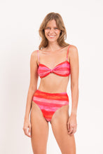 Załaduj obraz do przeglądarki galerii, Image 12: Rio De Sol Ensemble Set Cher Bandeau-Joy Hotpants
