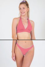 Załaduj obraz do przeglądarki galerii, Model Front: Rio De Sol Ensemble Set Confetti Halter-Cos Essential-Comfy

