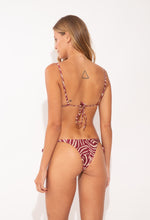 Załaduj obraz do przeglądarki galerii, Model Back: Rio De Sol Ensemble Set Dune Lia Ibiza
