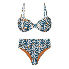 Załaduj obraz do przeglądarki galerii, Product Front: Rio De Sol Ensemble Set Ikat Twist Hotpants
