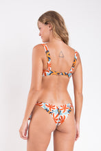 Załaduj obraz do przeglądarki galerii, Model Back: Rio De Sol Ensemble Set Kauai Amelia Italy
