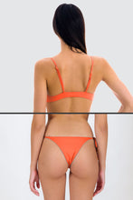 Załaduj obraz do przeglądarki galerii, Model Back: Rio De Sol Ensemble Set Light-Peach Mila Ibiza
