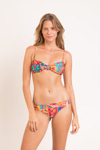 Załaduj obraz do przeglądarki galerii, Model Front: Rio De Sol Ensemble Set Love-Trip Bandeau-Joy Essential-Comfy
