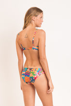 Załaduj obraz do przeglądarki galerii, Model Back: Rio De Sol Ensemble Set Love-Trip Bandeau-Joy Essential-Comfy

