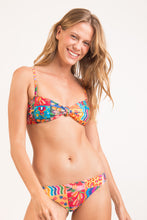 Załaduj obraz do przeglądarki galerii, Image 05: Rio De Sol Ensemble Set Love-Trip Bandeau-Joy Essential-Comfy
