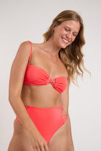 Załaduj obraz do przeglądarki galerii, Image 06: Rio De Sol Ensemble Set Malibu-Folia Bandeau-Iris Highwaist-Spin-Iris
