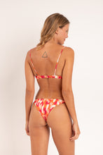 Załaduj obraz do przeglądarki galerii, Model Back: Rio De Sol Ensemble Set Mirage Balconet-Tie Leblon
