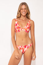 Załaduj obraz do przeglądarki galerii, Model Front: Rio De Sol Ensemble Set Mirage Chantal Essential-Comfy
