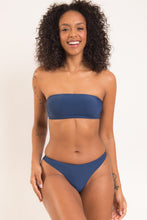 Załaduj obraz do przeglądarki galerii, Image 09: Rio De Sol Ensemble Set Navy Bandeau-Reto Nice-Fio
