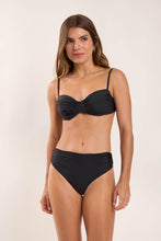 Załaduj obraz do przeglądarki galerii, Model Front: Rio De Sol Ensemble Set Nero Vickie Amy
