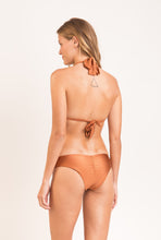 Załaduj obraz do przeglądarki galerii, Model Back: Rio De Sol Ensemble Set Nocciola Mel
