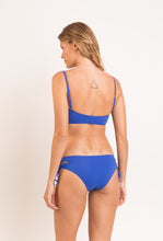 Załaduj obraz do przeglądarki galerii, Model Back: Rio De Sol Ensemble Set Oceano Bandeau-Reto Madrid
