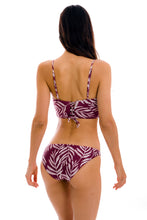 Załaduj obraz do przeglądarki galerii, Model Back: Rio De Sol Ensemble Set Palms-Vine Balconet-Anna Comfy

