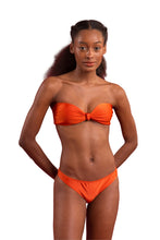Załaduj obraz do przeglądarki galerii, Image 04: Rio De Sol Ensemble Set Paprica Bandeau-Joy Essential
