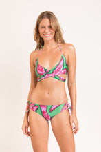 Załaduj obraz do przeglądarki galerii, Model Front: Rio De Sol Ensemble Set Parrots Kate Madrid
