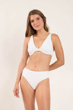 Załaduj obraz do przeglądarki galerii, Model Front: Rio De Sol Ensemble Set Sand-White Chantal Kora
