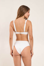 Załaduj obraz do przeglądarki galerii, Model Back: Rio De Sol Ensemble Set Sand-White Chantal Kora
