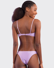 Załaduj obraz do przeglądarki galerii, Image 08: Rio De Sol Ensemble Set Shimmer-Harmonia Bandeau-Joy Essential
