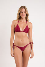 Załaduj obraz do przeglądarki galerii, Model Front: Rio De Sol Ensemble Set Touch-Carmim Tri-Inv Amora
