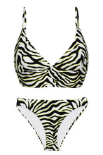 Załaduj obraz do przeglądarki galerii, Product Front: Rio De Sol Ensemble Set Wild-Black Tri-Tank Comfy
