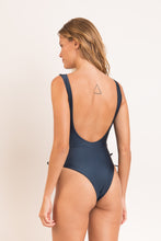Załaduj obraz do przeglądarki galerii, Model Back: Rio De Sol Une Pièce Shark Zoe
