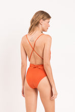 Załaduj obraz do przeglądarki galerii, Model Back: Rio De Sol Une Pièce Shimmer-Paprica New Vegas

