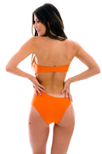 Załaduj obraz do przeglądarki galerii, Model Back: Rio De Sol Une Pièce Tangerina Body-Rio
