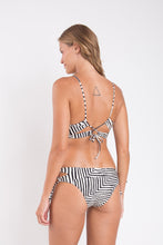 Załaduj obraz do przeglądarki galerii, Model Back: Rio De Sol Haut Top Collage Camille
