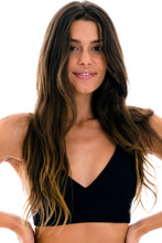 Załaduj obraz do przeglądarki galerii, Gallery: Rio De Sol Haut Top Cotele-Preto Tri-Tank
