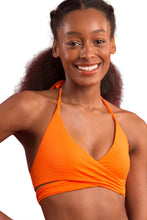 Załaduj obraz do przeglądarki galerii, Gallery: Rio De Sol Haut Top Dots-Orange Kate

