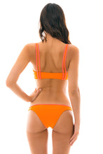 Załaduj obraz do przeglądarki galerii, Model Back: Rio De Sol Haut Top Duo Orange
