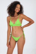 Załaduj obraz do przeglądarki galerii, Model Front: Rio De Sol Haut Top Lemon Tri-Cos
