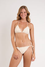 Załaduj obraz do przeglądarki galerii, Model Front: Rio De Sol Haut Top Malibu-Natural Frufru
