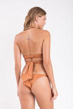 Załaduj obraz do przeglądarki galerii, Model Back: Rio De Sol Haut Top Nocciola Dune
