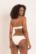 Załaduj obraz do przeglądarki galerii, Model Back: Rio De Sol Haut Top Off-White Bandeau-Reto
