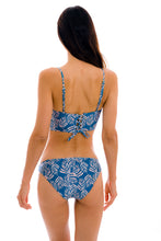 Załaduj obraz do przeglądarki galerii, Model Back: Rio De Sol Haut Top Palms-Blue Balconet-Anna
