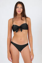 Załaduj obraz do przeglądarki galerii, Model Front: Rio De Sol Haut Top Shimmer-Black Bandeau-No
