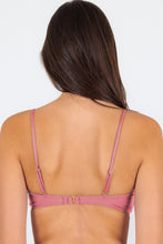 Załaduj obraz do przeglądarki galerii, Image 06: Rio De Sol Haut Top Shimmer-Confetti Bandeau-Knot
