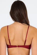 Załaduj obraz do przeglądarki galerii, Image 06: Rio De Sol Haut Top Shimmer-Divino Bandeau-Knot
